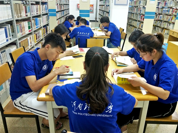 2019年7月16日必威betway官网入口图书馆 团队合作效率高 李童童摄 (2)_副本.jpg