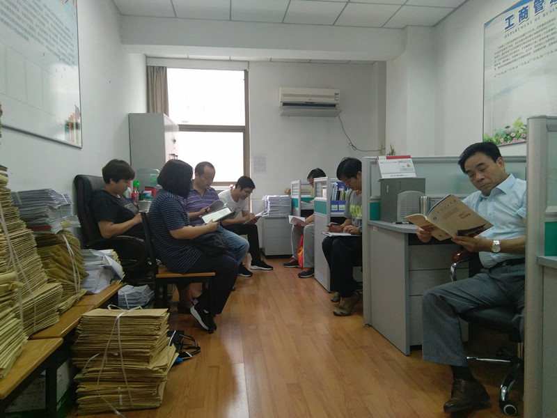 活动照片(师德师风和网络安全学习)_副本.jpg