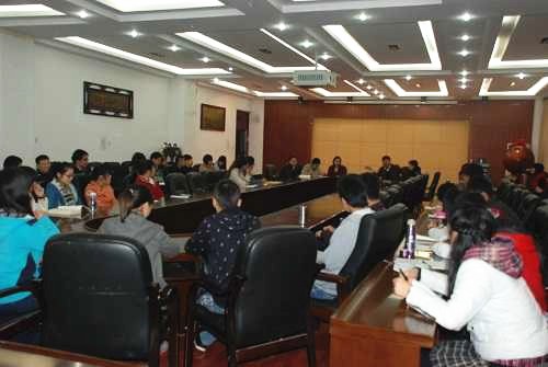 学生座谈会照片_副本.jpg