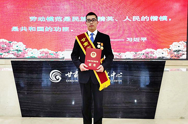 2411413489_副本.jpg