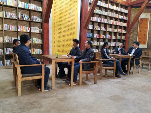 参观莫沟图书馆_副本.jpg